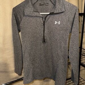 Under armour womens 1/4 zip pull over gray XS heatgear